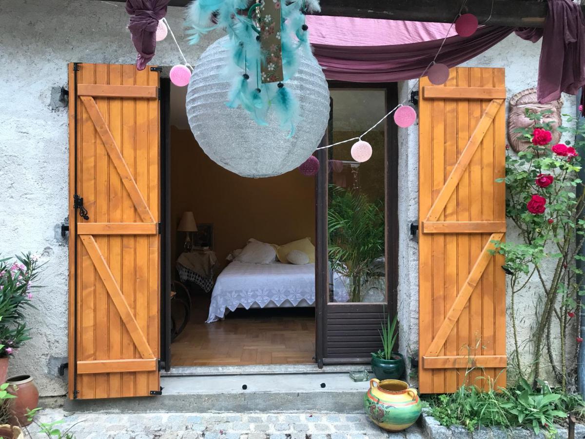 Hotel Au Pain Des Anges Saint-Gervais en-Belin Exterior foto
